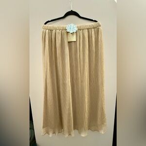 NWT gold midi skirt!…